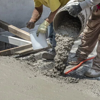 Trộn bê tông tươi tại Bình Dương