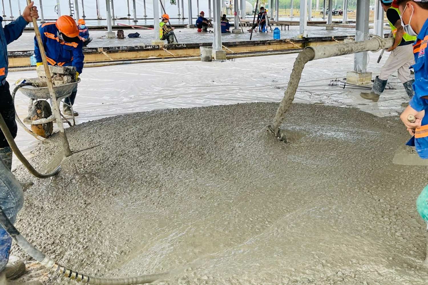 Đổ bê tông tươi